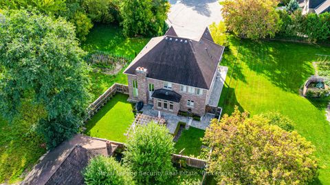 Photo 11 at 7 Trimingham Court, South Richvale, Richmond Hill