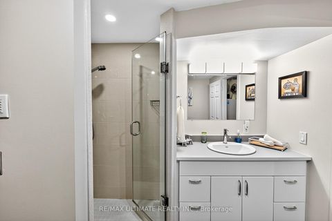 Photo 32 at 37 Tapley Drive, Richview, Toronto