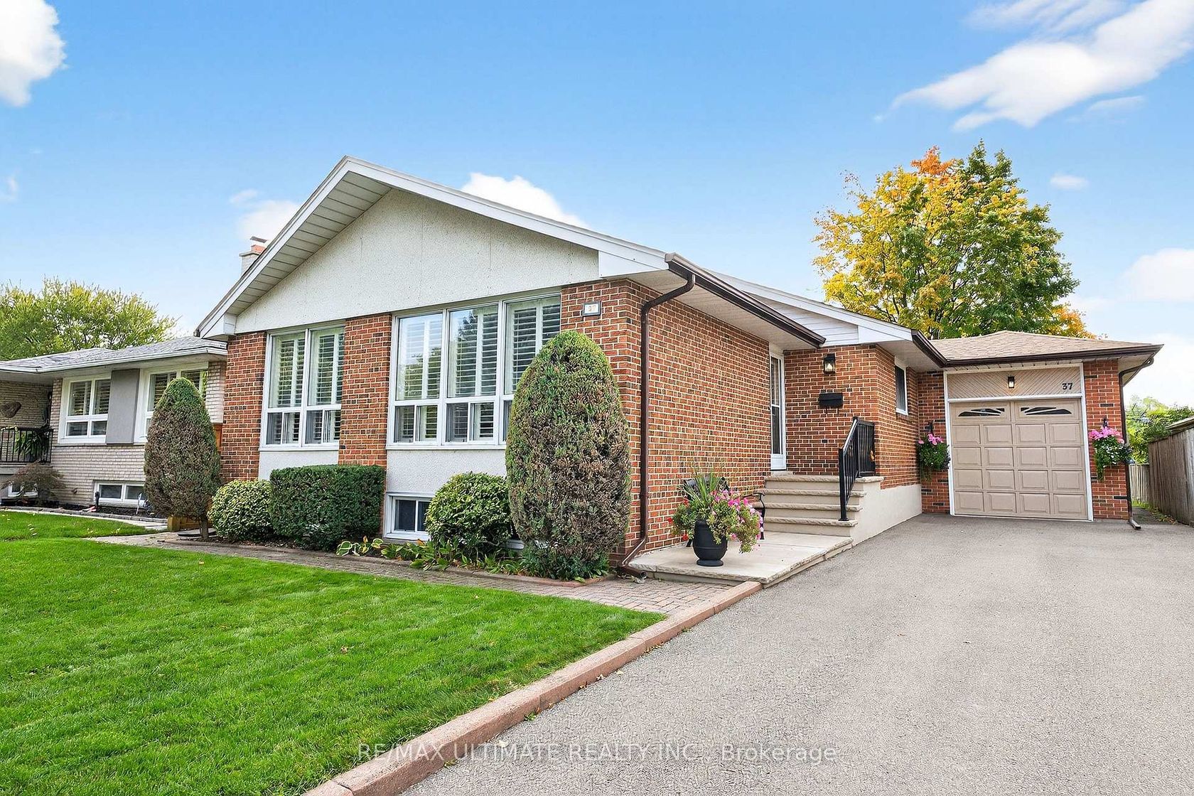 37 Tapley Drive, Richview, Toronto photo number 2 37 Tapley Drive, Richview, Toronto photo number 2