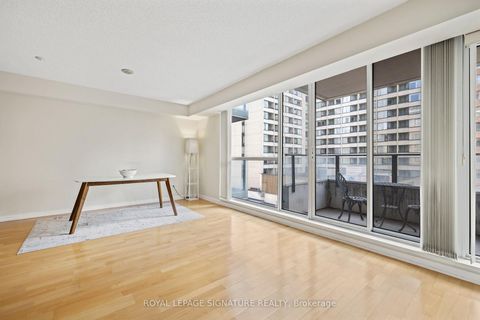 Photo 2 at 915 - 111 Elizabeth Street, Bay Street Corridor, Toronto