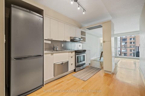 Photo 5 at 915 - 111 Elizabeth Street, Bay Street Corridor, Toronto