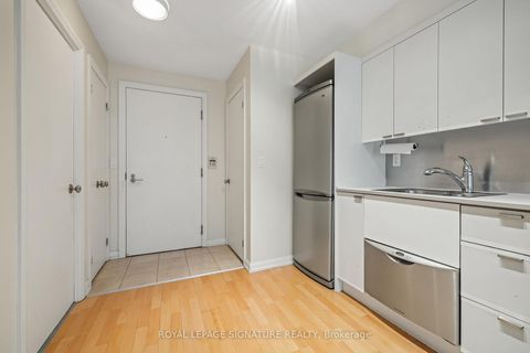 Photo 6 at 915 - 111 Elizabeth Street, Bay Street Corridor, Toronto