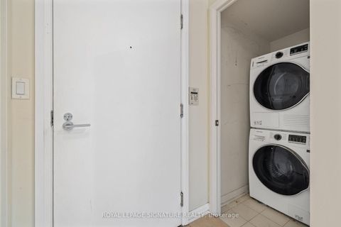 Photo 11 at 915 - 111 Elizabeth Street, Bay Street Corridor, Toronto