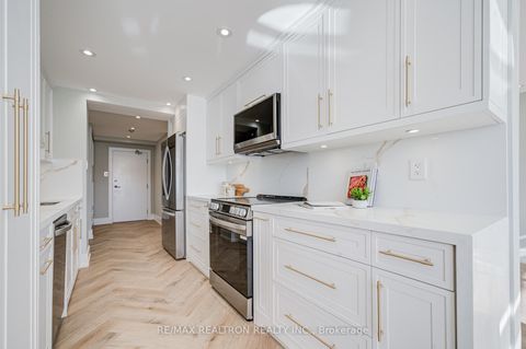 Photo 15 at 1601 - 7 Townsgate Drive, Yorkhill, Vaughan