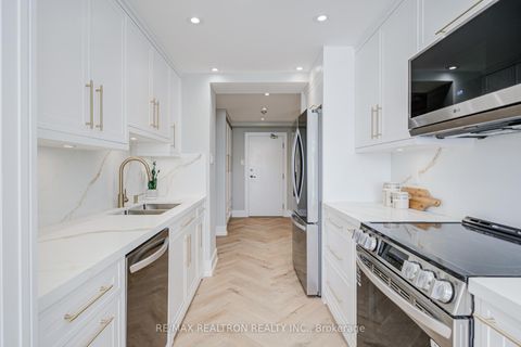 Photo 16 at 1601 - 7 Townsgate Drive, Yorkhill, Vaughan