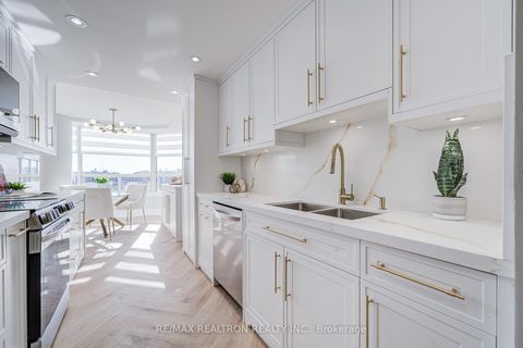 Photo 18 at 1601 - 7 Townsgate Drive, Yorkhill, Vaughan