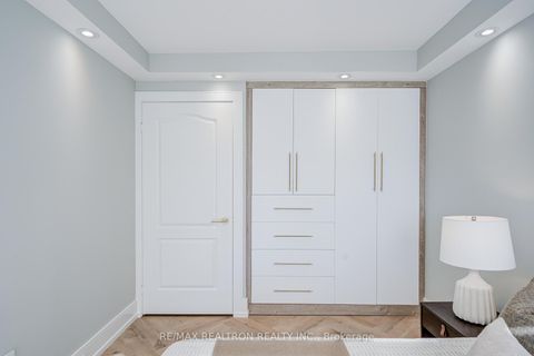 Photo 25 at 1601 - 7 Townsgate Drive, Yorkhill, Vaughan