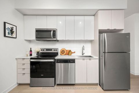 Photo 7 at 708 - 859 The Queensway, Queensway, Toronto