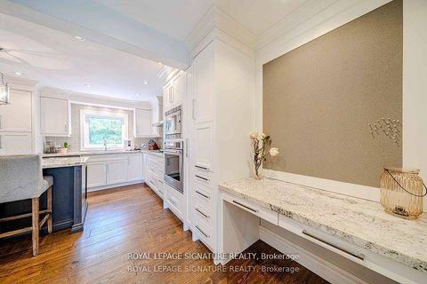 Photo 3 at 41 Mayo Drive, Rustic, Toronto