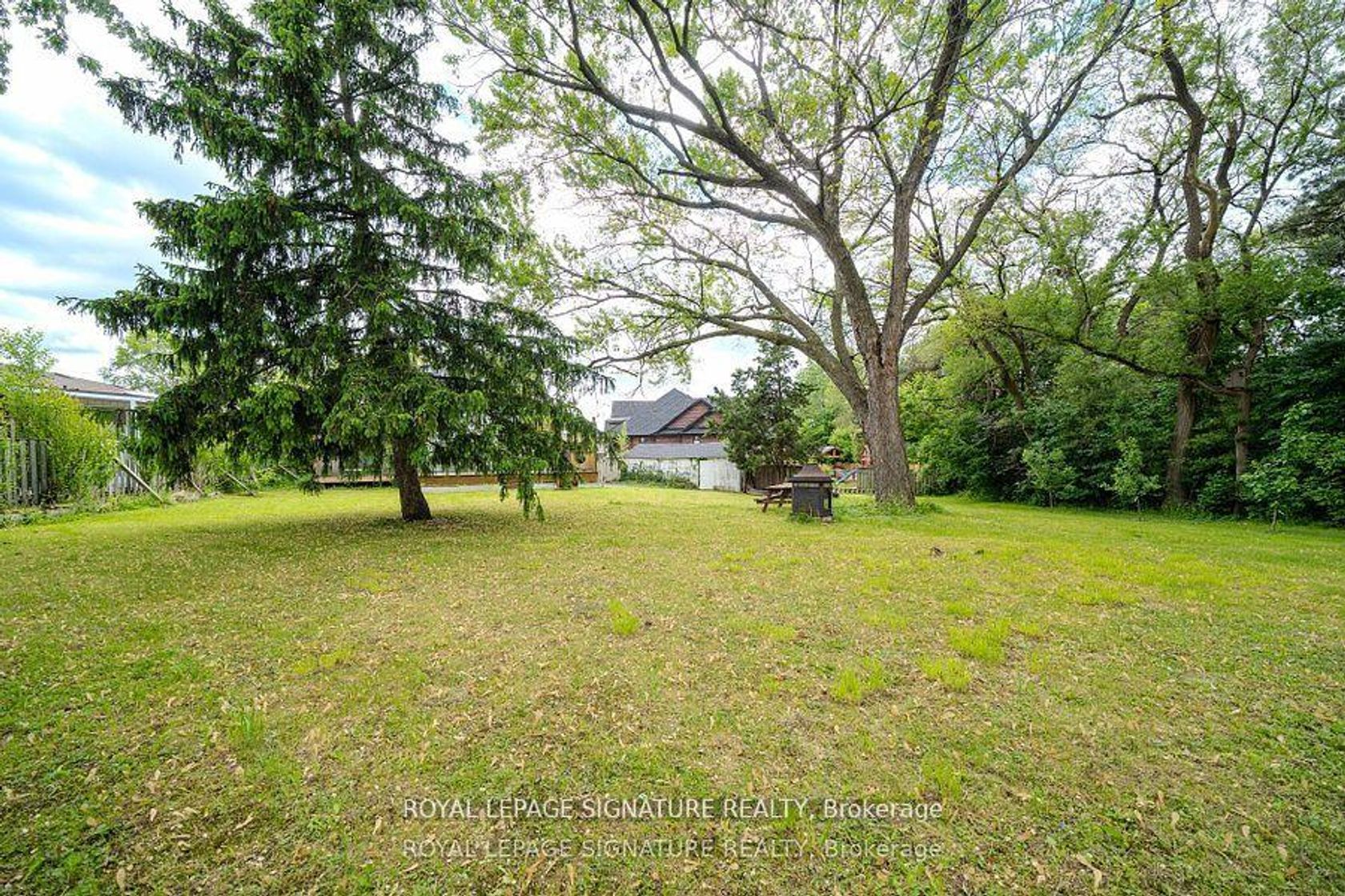 Photo 34 at 41 Mayo Drive, Rustic, Toronto Photo 34 at 41 Mayo Drive, Rustic, Toronto