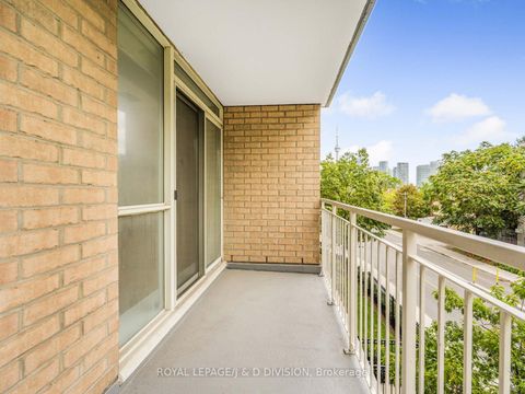 Photo 15 at 305 - 18 Stafford Street, Niagara, Toronto