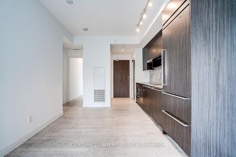 Photo 9 at 210 - 90 Queens Wharf Road, Waterfront Communities C1, Toronto