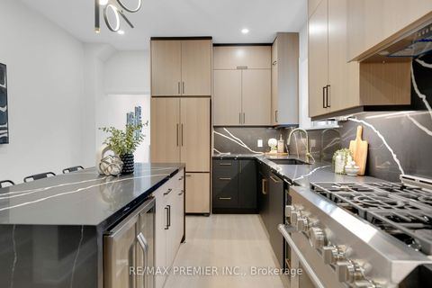 Photo 13 at 388 Crawford Street, Bellwoods, Toronto