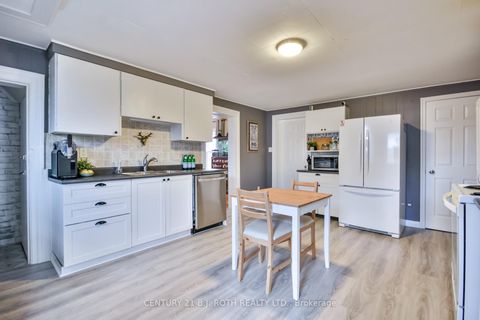 Photo 1 at 86 Henry Street, Queen's Park, Barrie