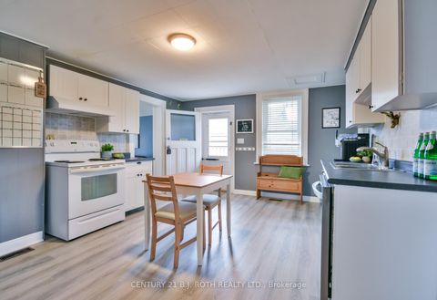 Photo 2 at 86 Henry Street, Queen's Park, Barrie