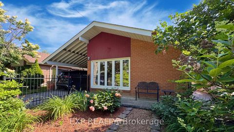 Photo 2 at 6 Abbottswood Road, Bendale, Toronto