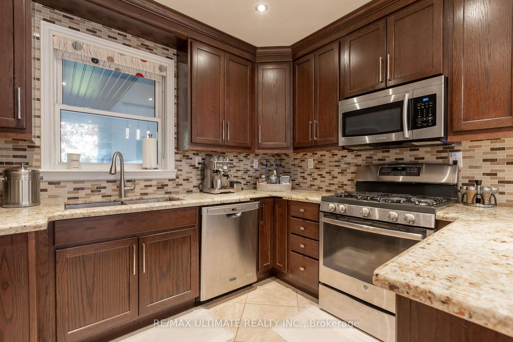 Photo 10 at 12 Wickford Drive, Maple Leaf, Toronto Photo 10 at 12 Wickford Drive, Maple Leaf, Toronto