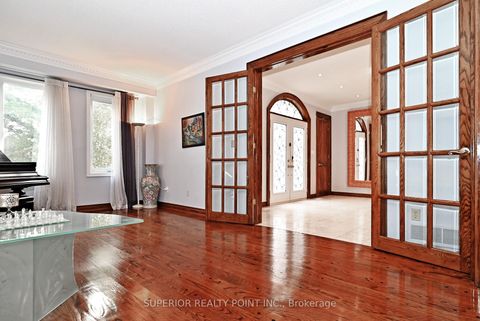 Photo 6 at 186 Oxford Street, Mill Pond, Richmond Hill