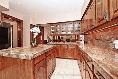 Photo 13 at 186 Oxford Street, Mill Pond, Richmond Hill