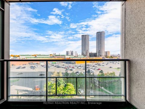 Photo 12 at 608 - 100 Promenade Circle, Brownridge, Vaughan