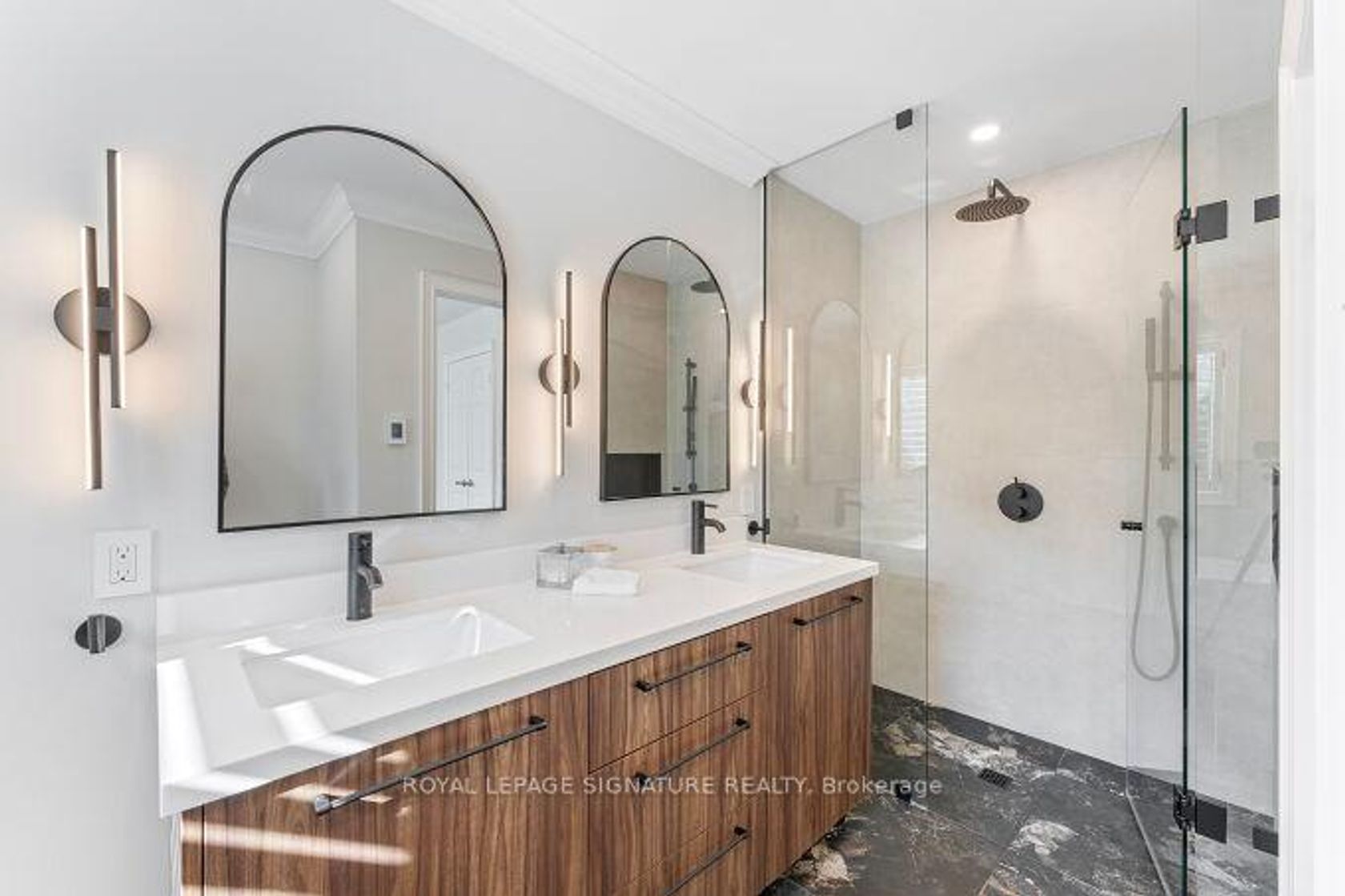 Photo 16 at 442 Valermo Drive, Alderwood, Toronto Photo 16 at 442 Valermo Drive, Alderwood, Toronto