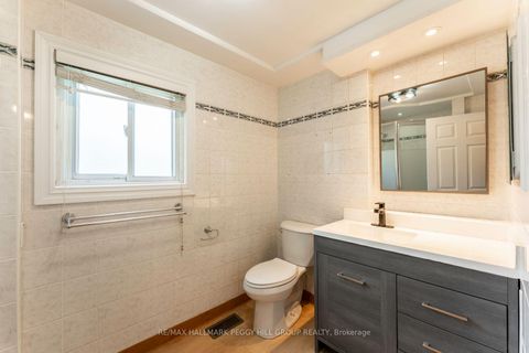 Photo 12 at 262 Duckworth Street, Codrington, Barrie