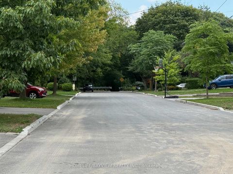 Photo 20 at 170 Franklin Avenue, Westgate, Toronto