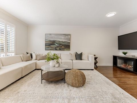 Photo 5 at 2418 Baintree Crescent, WM Westmount, Oakville