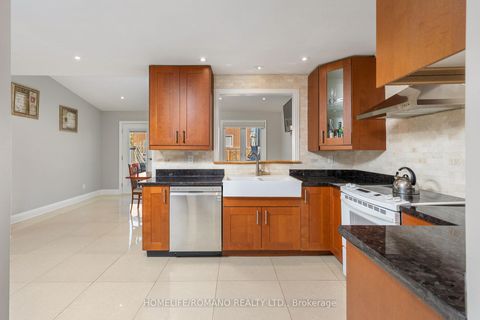 Photo 10 at 36 Brougham Drive, East Woodbridge, Vaughan