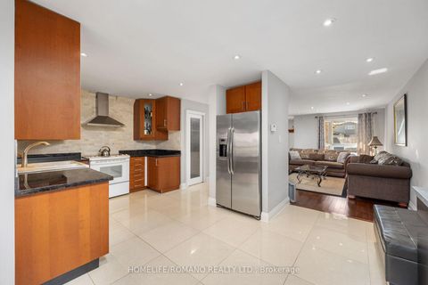 Photo 12 at 36 Brougham Drive, East Woodbridge, Vaughan