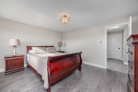 Photo 19 at 36 Brougham Drive, East Woodbridge, Vaughan