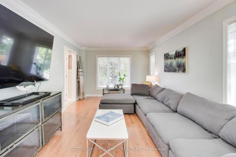 Photo 3 at 2 Chelway Road, Woburn, Toronto