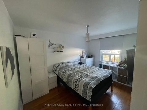 Photo 6 at 57 Edinborough Court, Smythe, Toronto