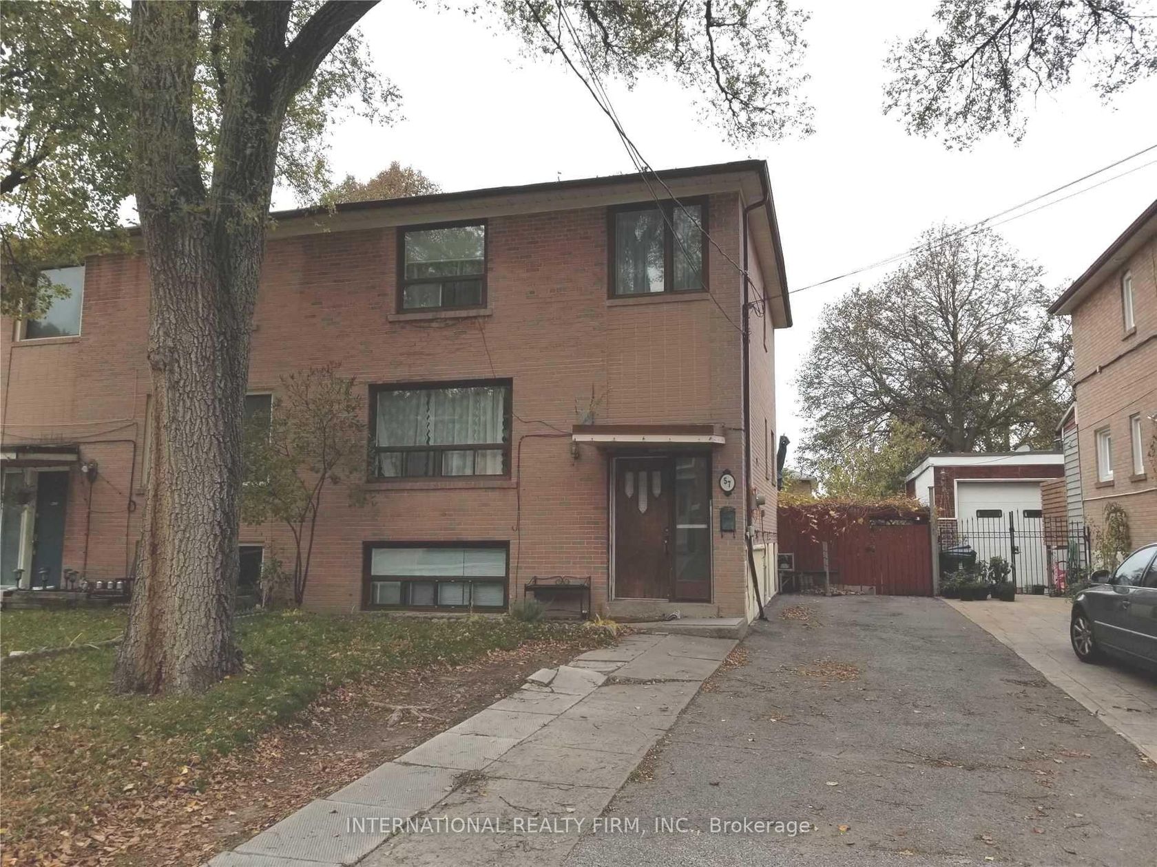 57 Edinborough Court, Smythe, Toronto photo number 2