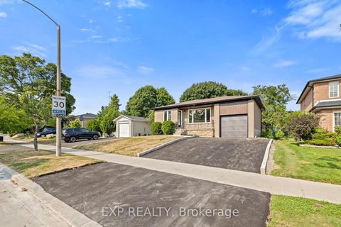 Photo 3 at 5 Midcroft Drive, Malvern West, Toronto