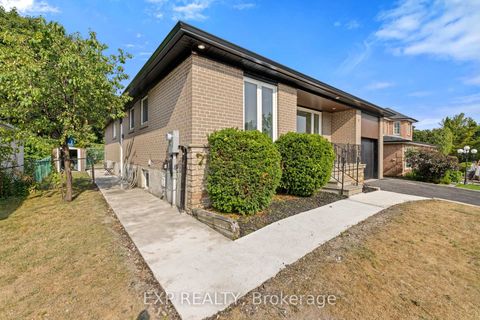 Photo 5 at 5 Midcroft Drive, Malvern West, Toronto