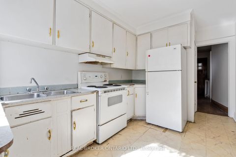 Photo 10 at 19 Lessard Avenue, Lambton Baby Point, Toronto Photo 10 at 19 Lessard Avenue, Lambton Baby Point, Toronto