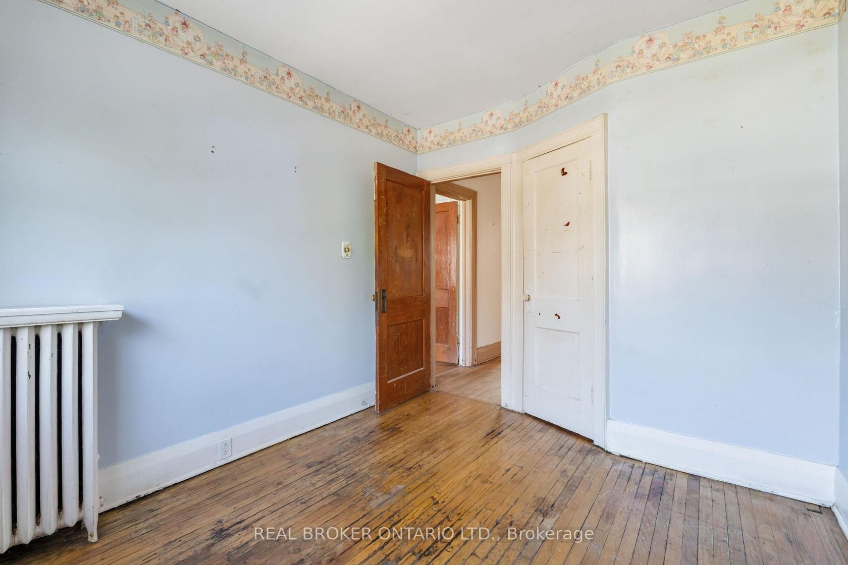 Photo 17 at 19 Lessard Avenue, Lambton Baby Point, Toronto Photo 17 at 19 Lessard Avenue, Lambton Baby Point, Toronto