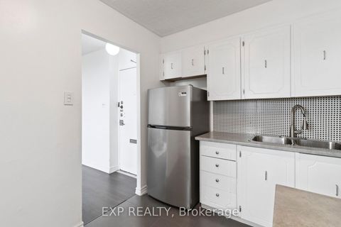 Photo 11 at 1101 - 5 Parkway Forest Drive, Henry Farm, Toronto