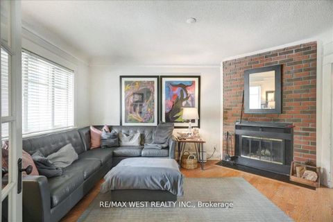 Photo 4 at 30 Glendale Avenue, Swansea, Toronto Photo 4 at 30 Glendale Avenue, Swansea, Toronto