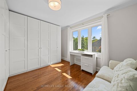 Photo 13 at 31 Modesto Gardens, Islington Woods, Vaughan