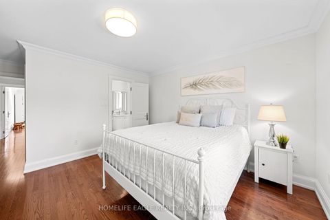 Photo 16 at 31 Modesto Gardens, Islington Woods, Vaughan