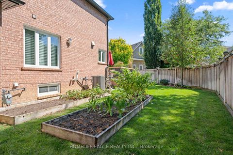 Photo 33 at 31 Modesto Gardens, Islington Woods, Vaughan