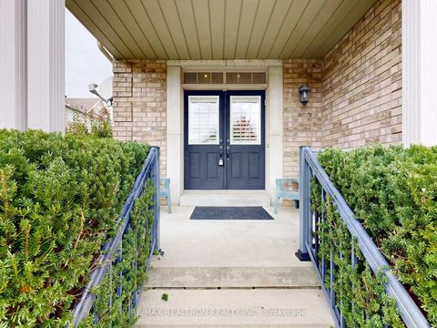 Photo 3 at 44 Rivermill Crescent, Patterson, Vaughan