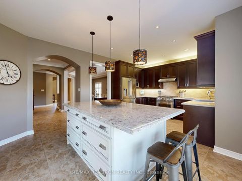 Photo 14 at 44 Rivermill Crescent, Patterson, Vaughan