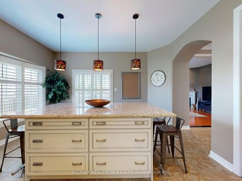 Photo 16 at 44 Rivermill Crescent, Patterson, Vaughan