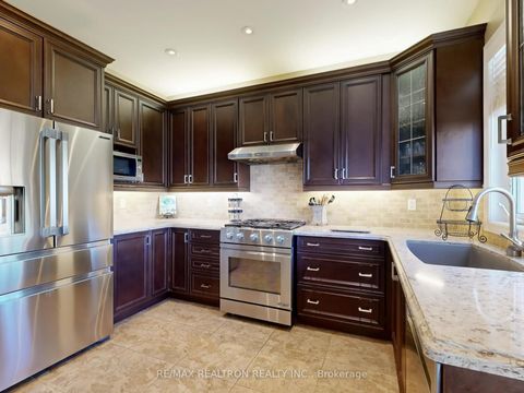 Photo 19 at 44 Rivermill Crescent, Patterson, Vaughan