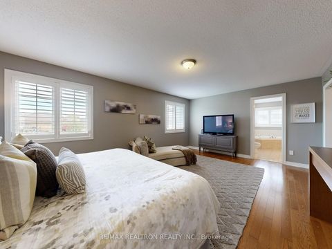 Photo 28 at 44 Rivermill Crescent, Patterson, Vaughan