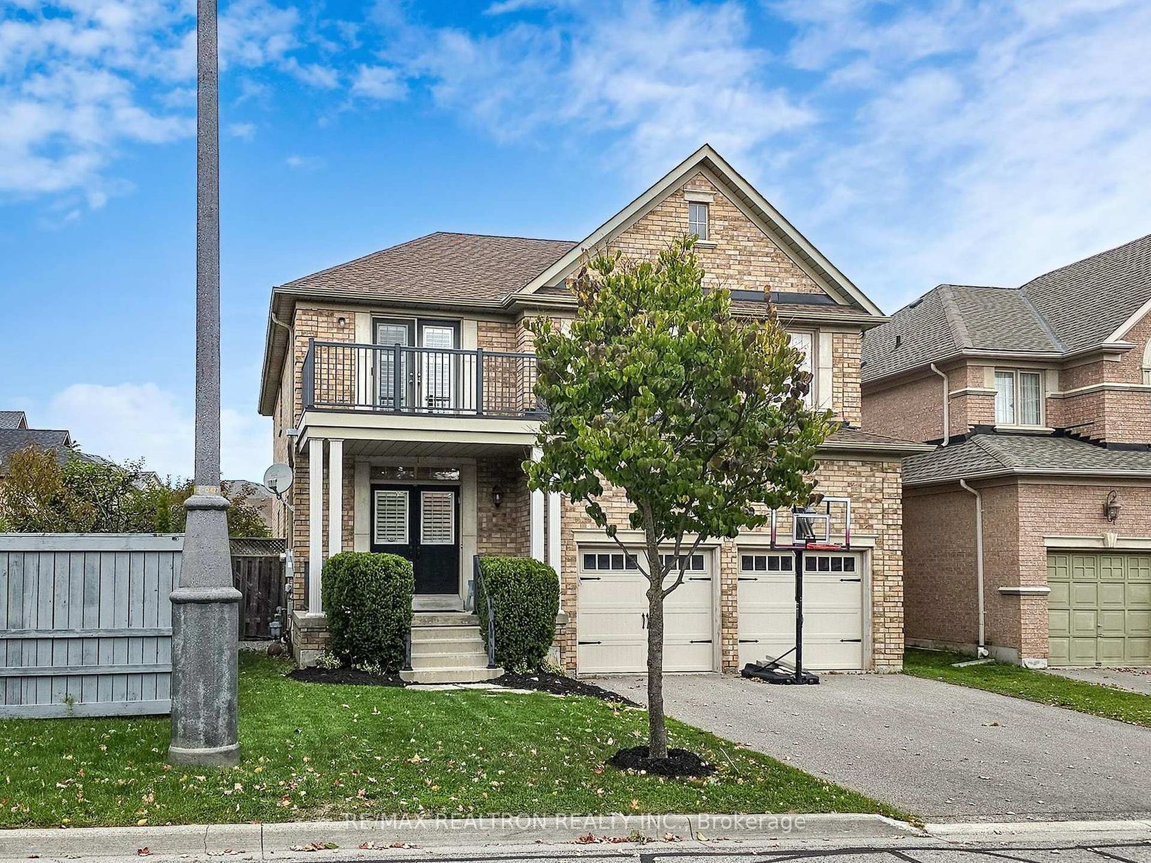 44 Rivermill Crescent, Patterson, Vaughan photo number 2