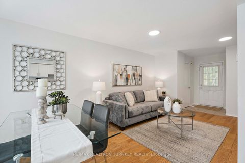 Photo 10 at 83 Pickett Crescent, Painswick North, Barrie